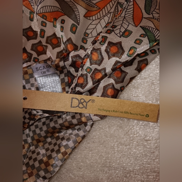 D&Y~Brown Tan Geometric Print Lightweight Neutral Wrap Scarf NWT - Picture 4 of 15